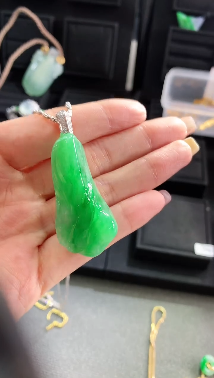【闪购商品】翡翠吊坠(不含链)18K金镶嵌吊坠