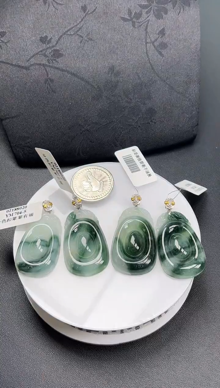 【闪购商品】翡翠颈饰18K金镶嵌福贝多样性发一