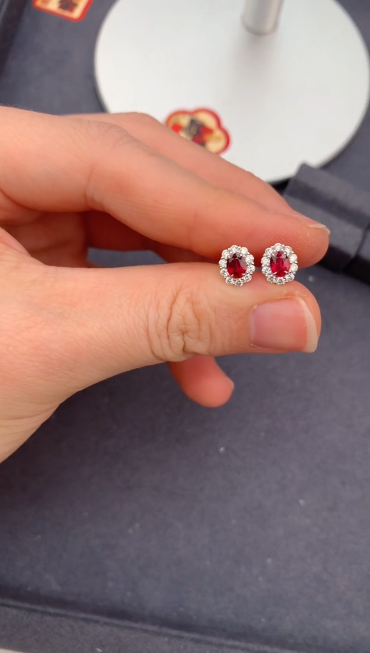 【闪购商品】红宝石耳钉18K金镶嵌60分无烧鸽血红耳钉