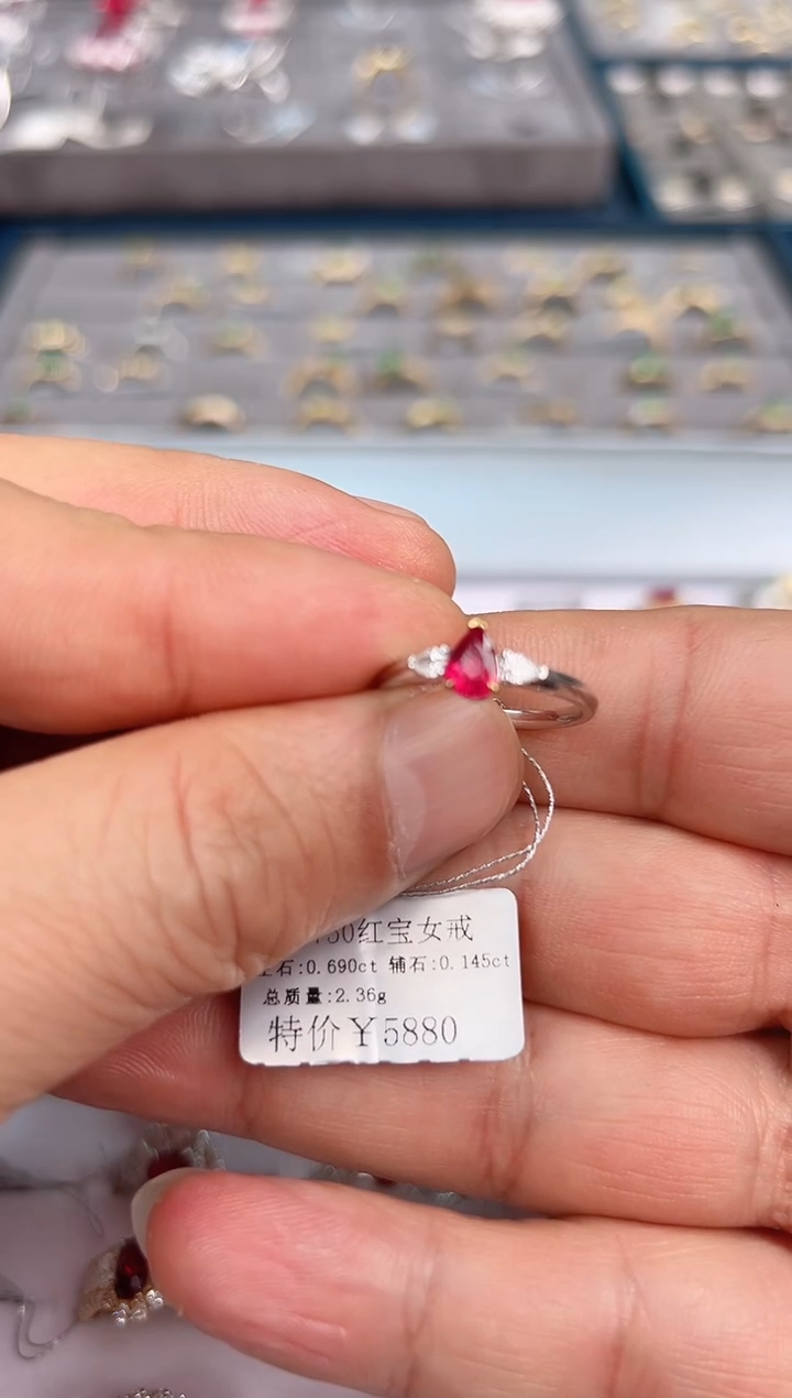 【闪购商品】红宝石戒指18K金镶嵌无烧鸽血红