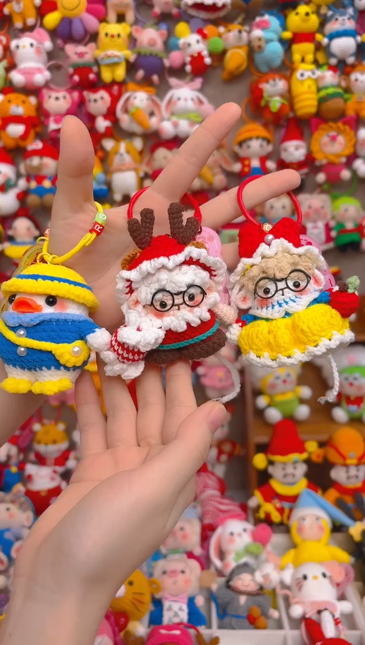 纯手工制作毛线钩织成品纯手工制作毛线钩织成品上学鸭，小羊2个