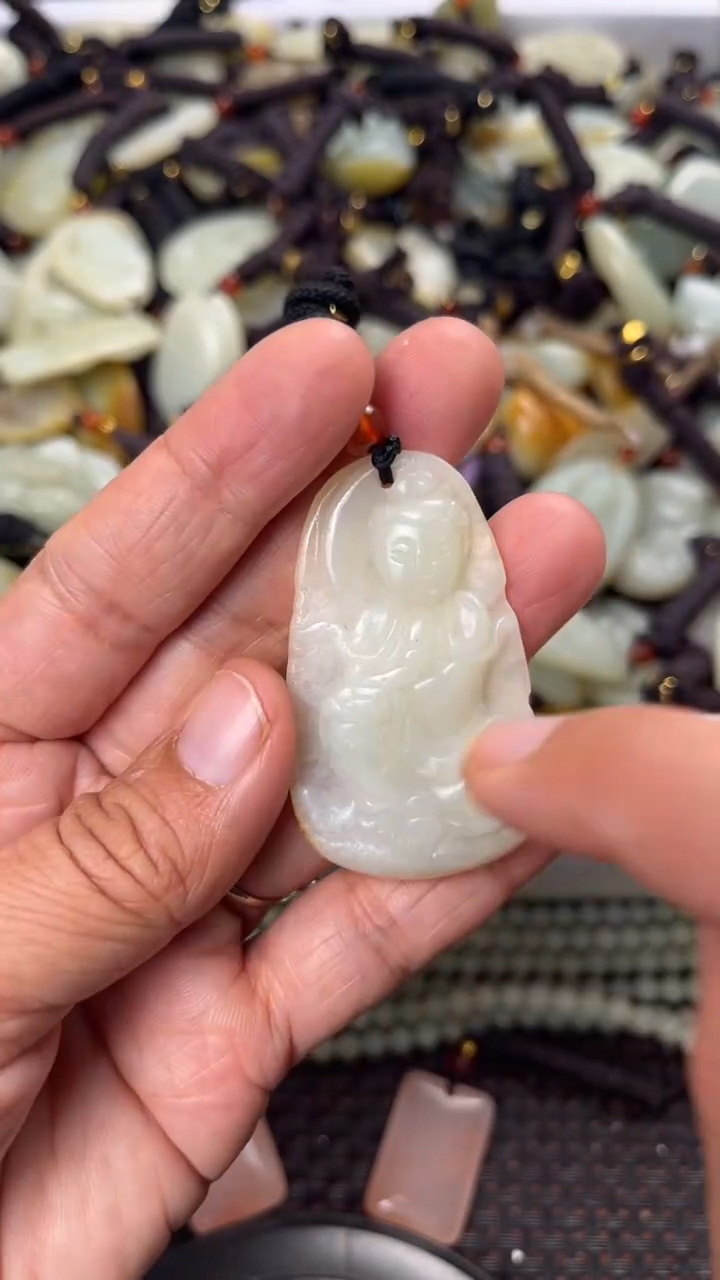 【闪购商品】和田玉颈饰未镶嵌多样性发货没有证书拍一发一有瑕