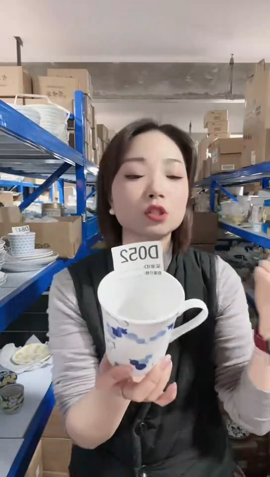 【闪购商品】瓷片日本进口瓷器葫芦杯一只D052