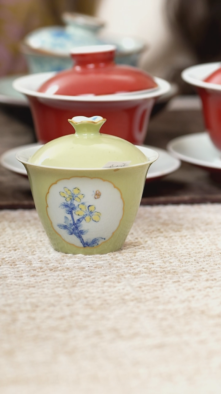 【闪购商品】/F57黄地开窗花卉盖碗     