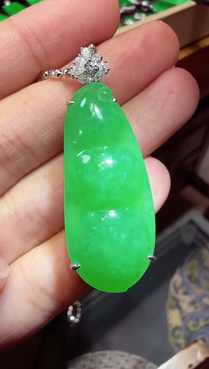 【闪购商品】翡翠颈饰18K金镶嵌豆子