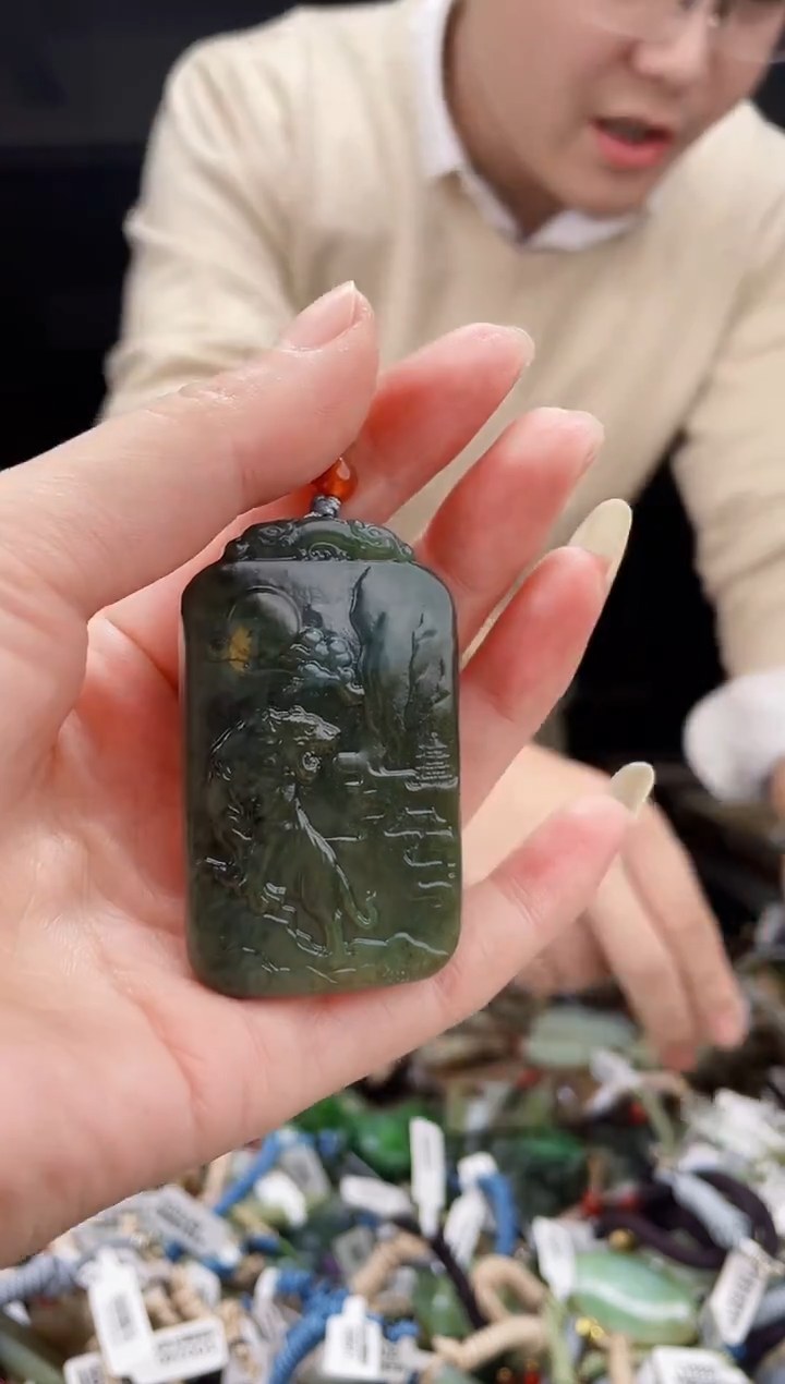 颈饰未镶嵌和田玉1