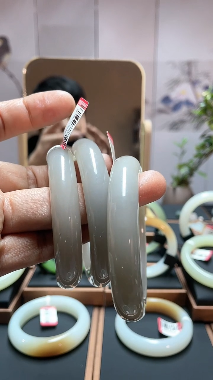 【闪购商品】和田玉手镯未镶嵌烟藕53-60多样性发一