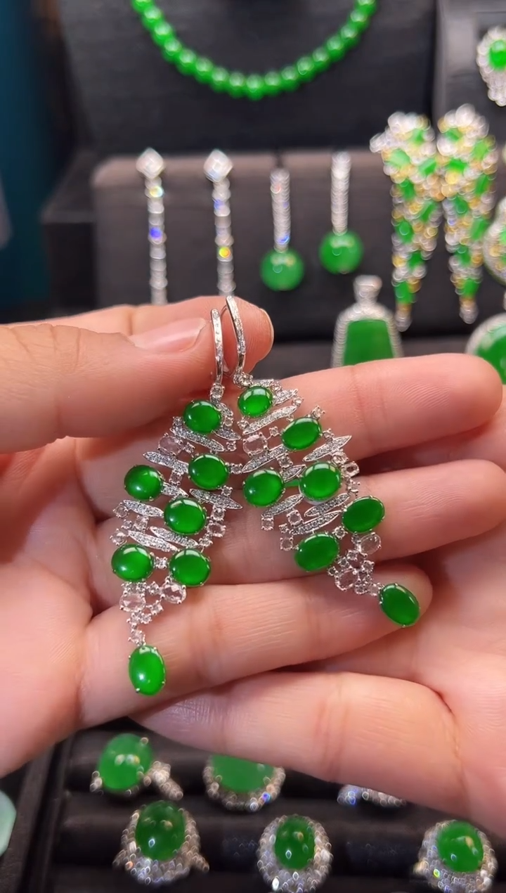 【闪购商品】翡翠耳饰18K金镶嵌高冰辣阳起光设计款耳饰