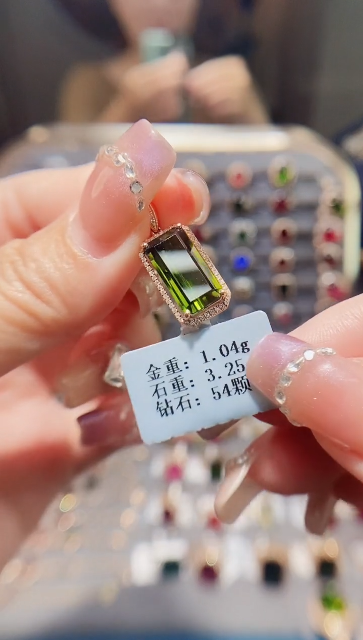 颈饰18K金镶嵌碧玺3.25