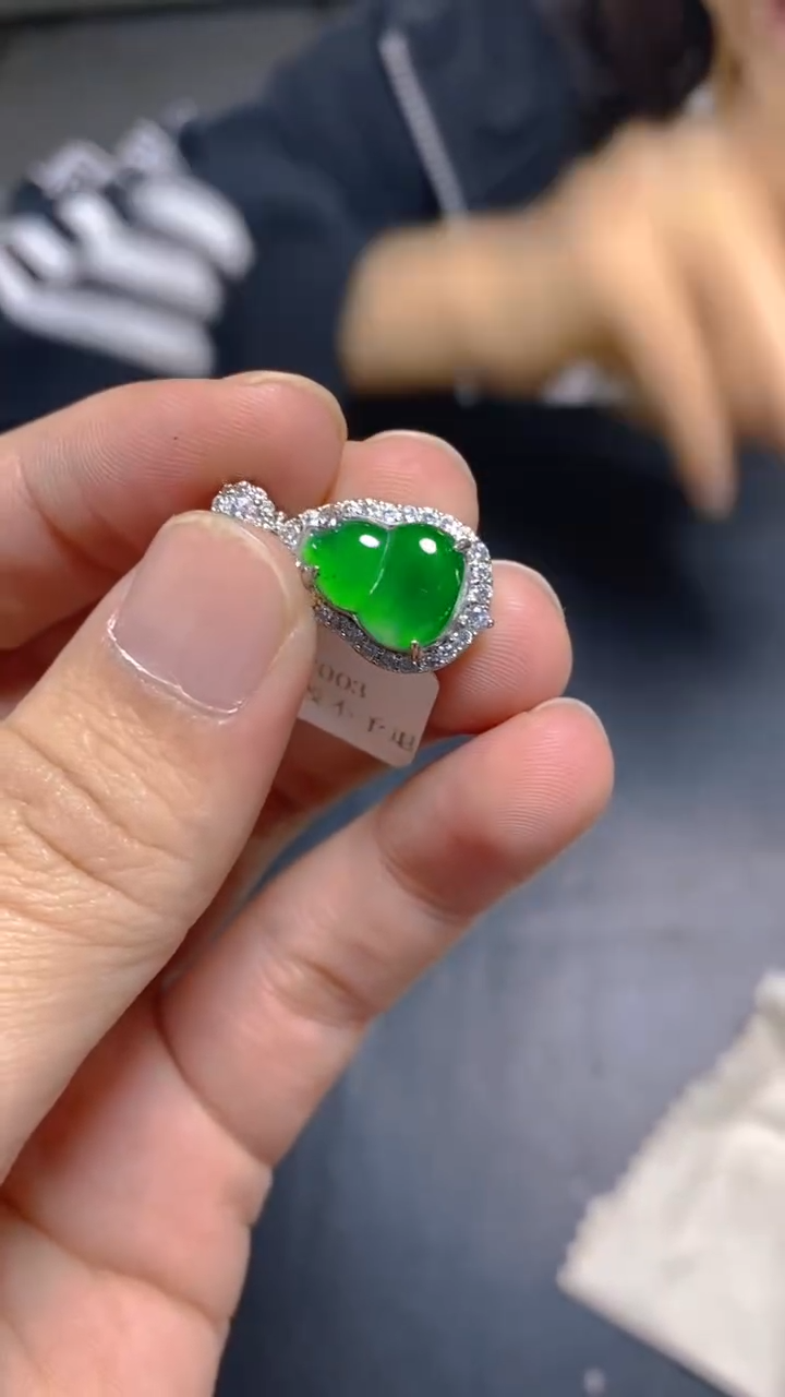 【闪购商品】翡翠吊坠(赠链)未镶嵌0464537813多样性发一