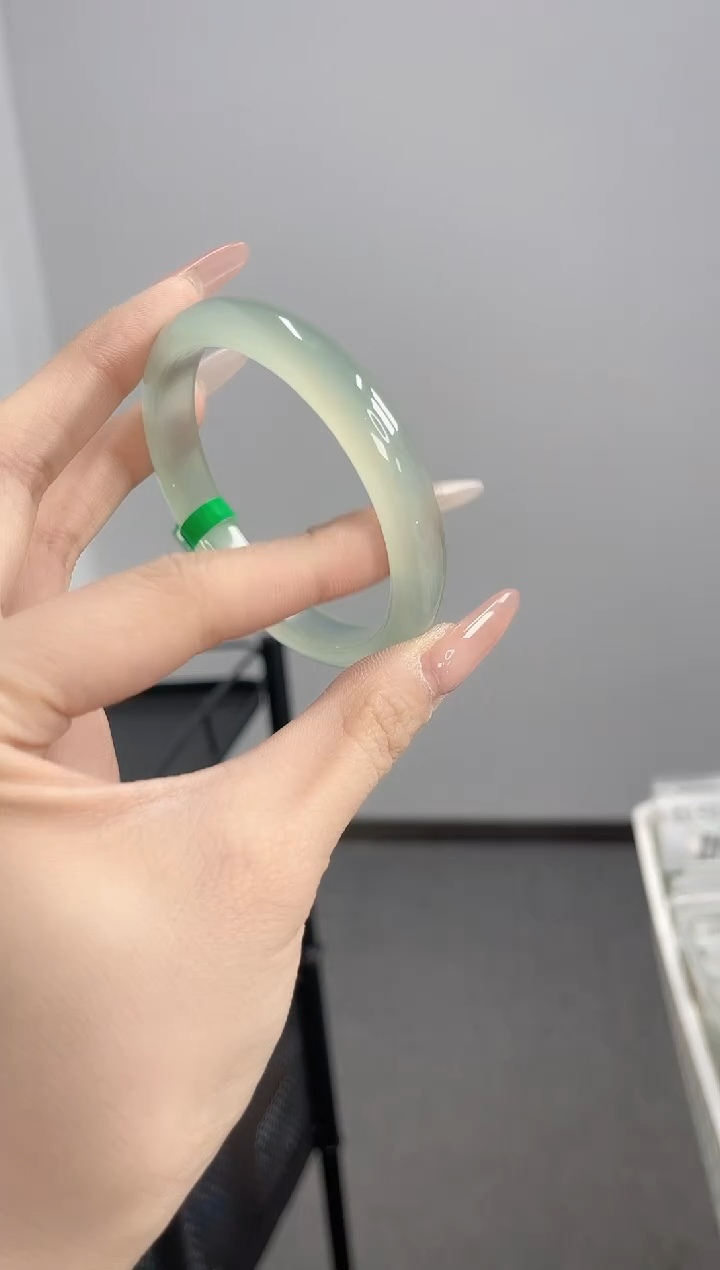 【闪购商品】玛瑙/玉髓手镯未镶嵌58-59圈