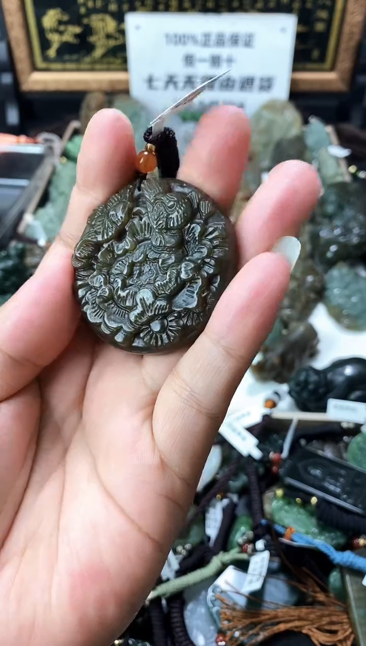 颈饰未镶嵌和田玉1