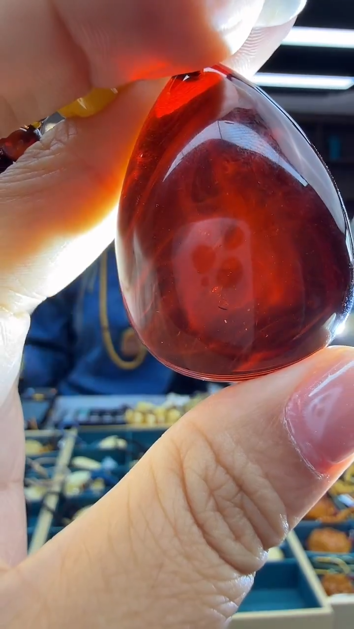 琥珀颈饰未镶嵌147秒拍号 假一罚三 