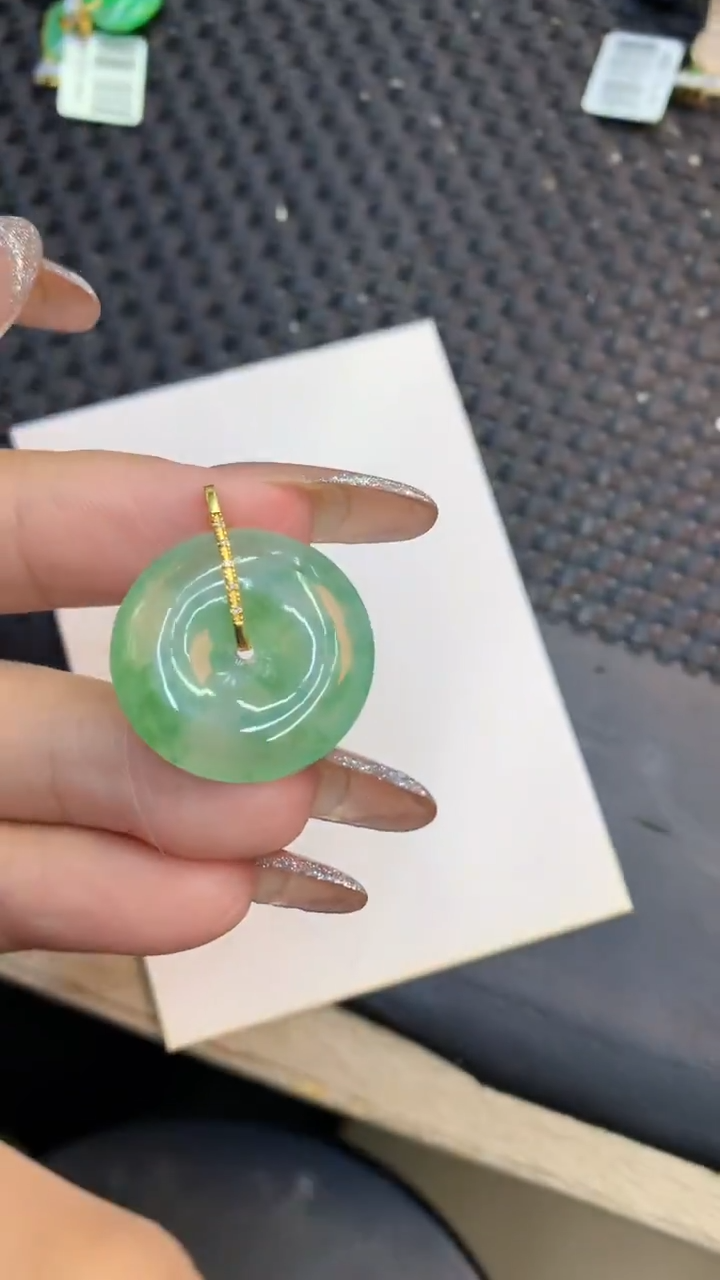 颈饰18K金镶嵌翡翠1