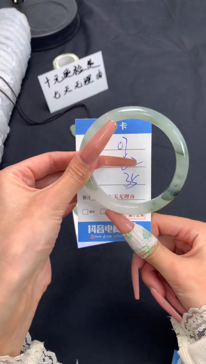【闪购商品】石英质玉手镯未镶嵌A07