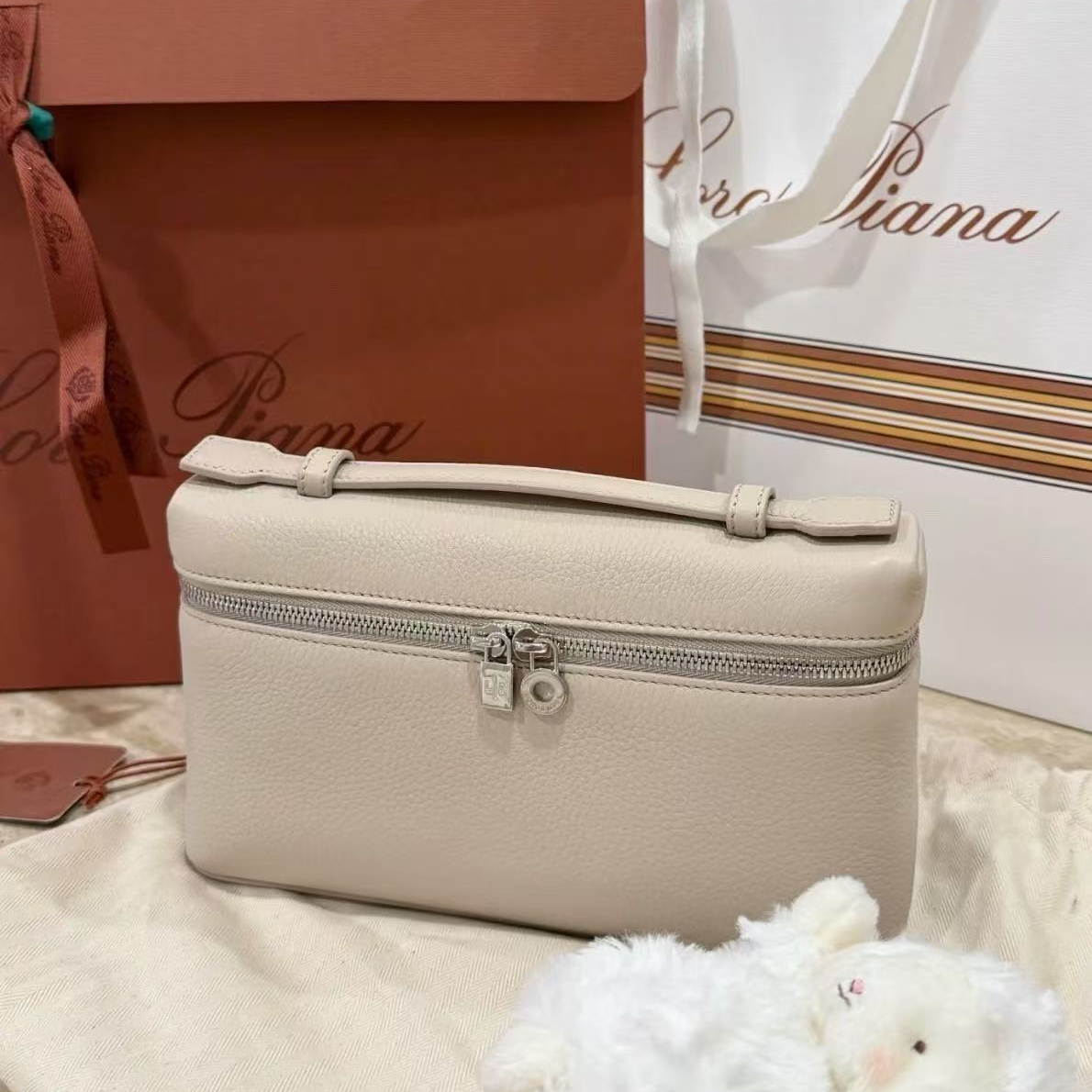 95新 Loro Piana/诺悠翩雅 代卖服务！奶油白银扣lp饭盒 18439816