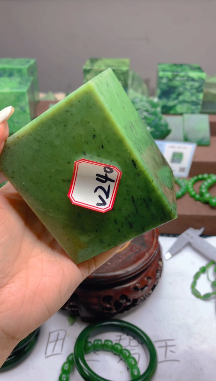 【闪购商品】和田玉（碧玉）未镶嵌珠宝半成品1