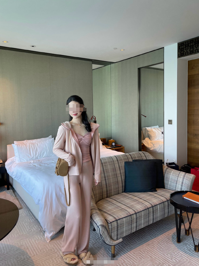 【小贡】四哥B家直播间折扣女装（拍下请备注号码）
