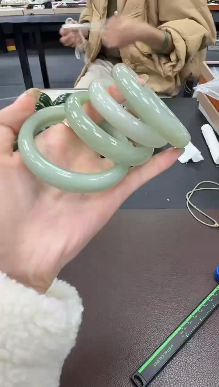 未镶嵌手镯石英质玉多样性发其一ly