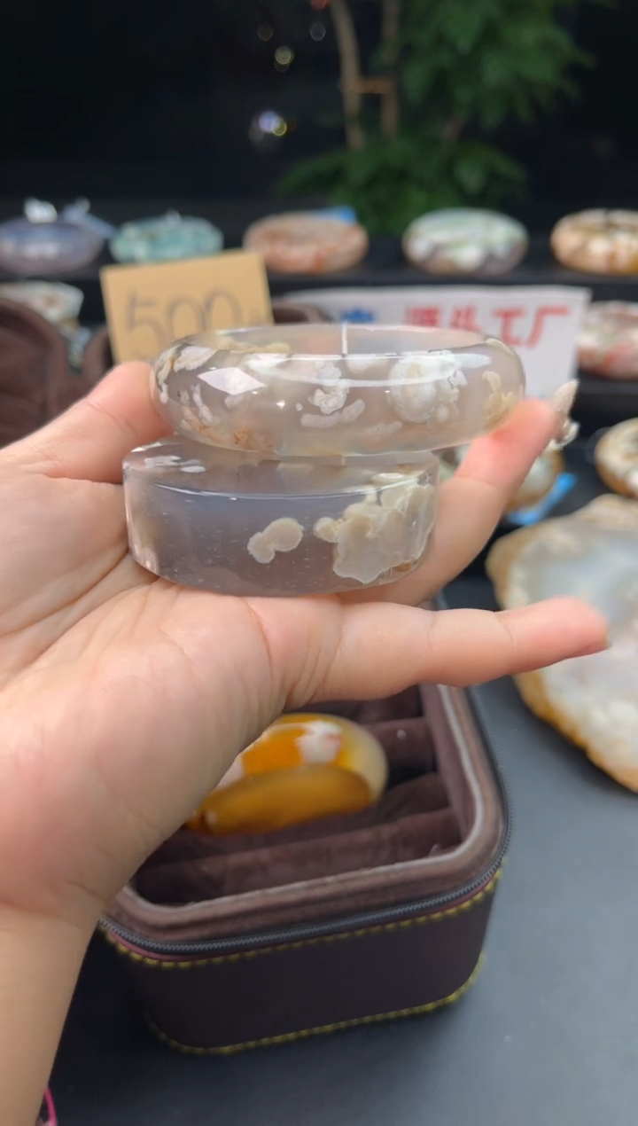 【闪购商品】石英质玉手镯未镶嵌赠送镯心（圈口60