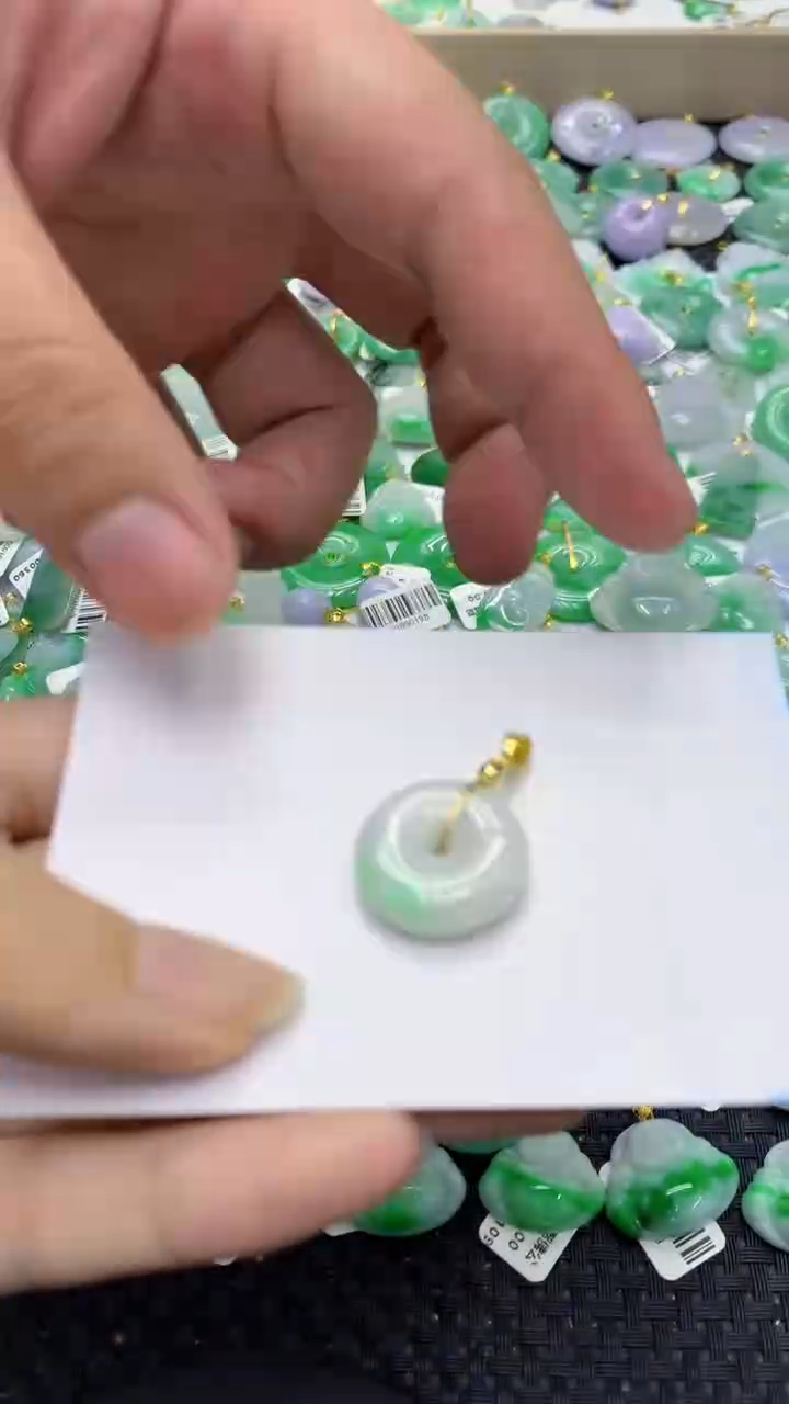 翡翠未镶嵌颈饰天然缅甸翡翠A货