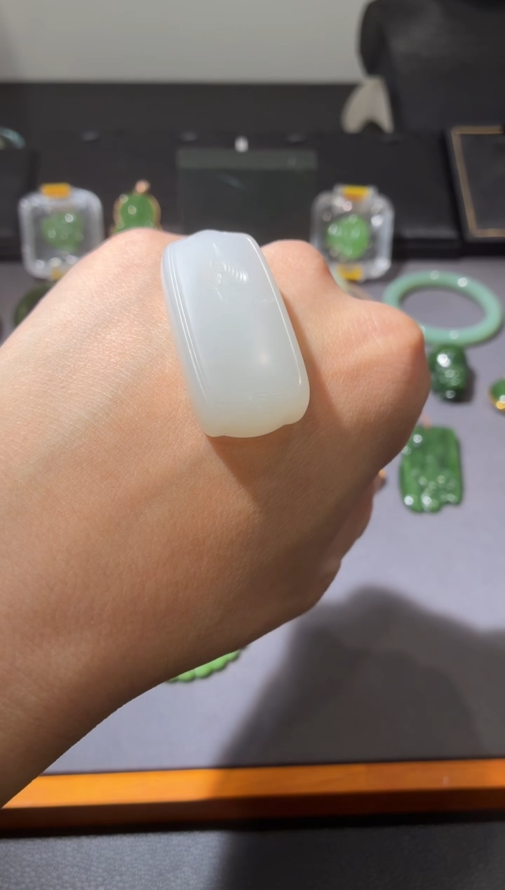 颈饰未镶嵌和田玉XG 俄芭莎悟道