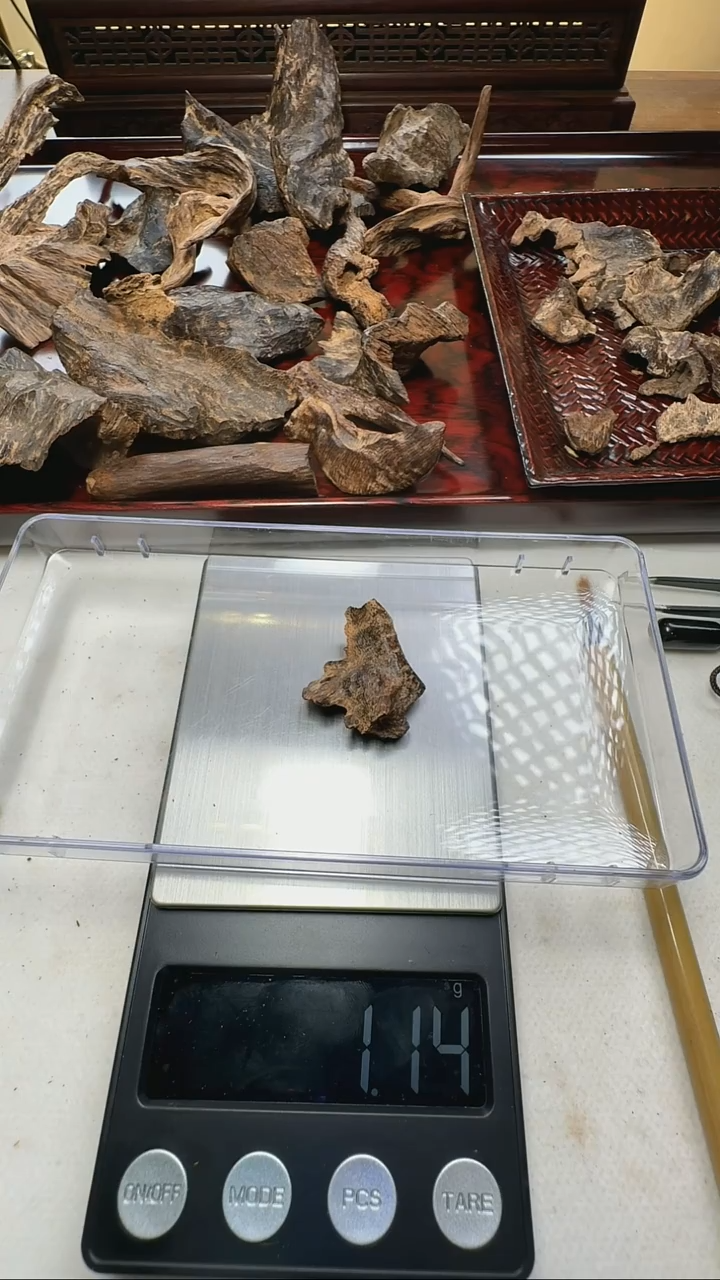 沉香沉香碎屑海南沉水老香1.1g