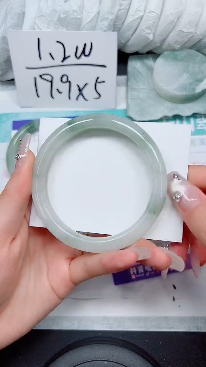 【闪购商品】石英质玉手镯未镶嵌A126-64`65`