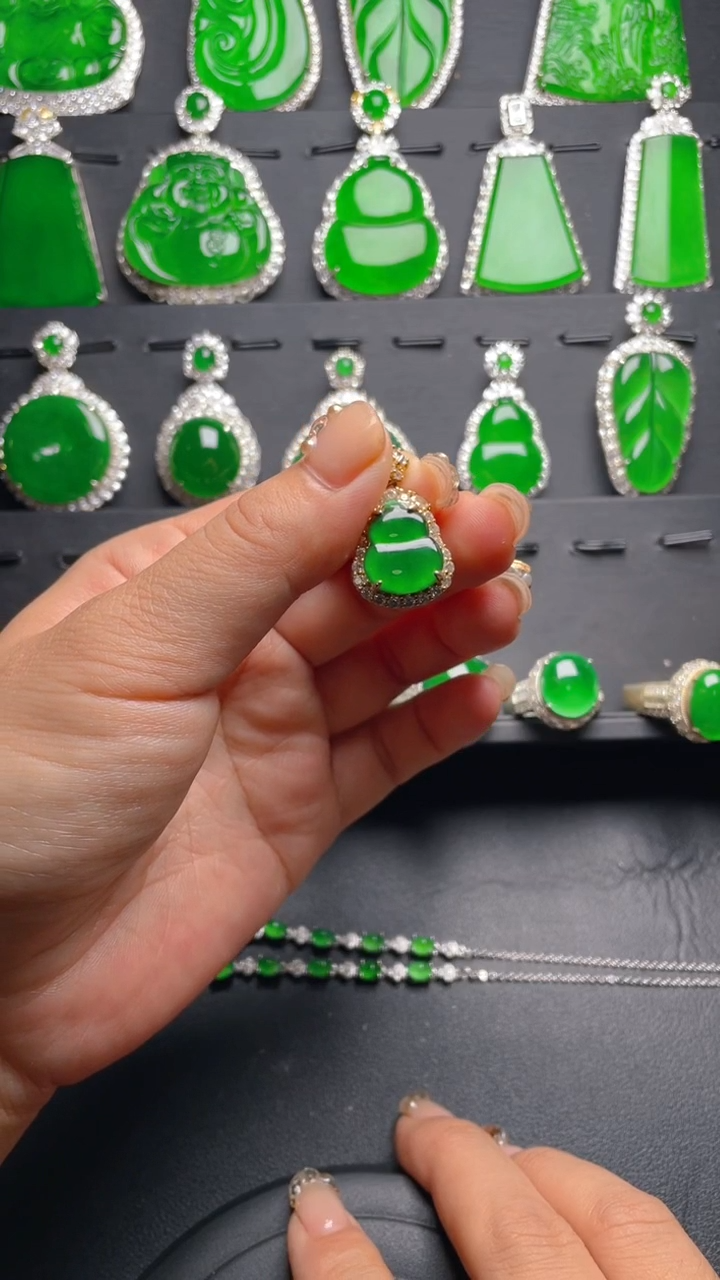 【闪购商品】翡翠吊坠(赠链)未镶嵌吊坠1305