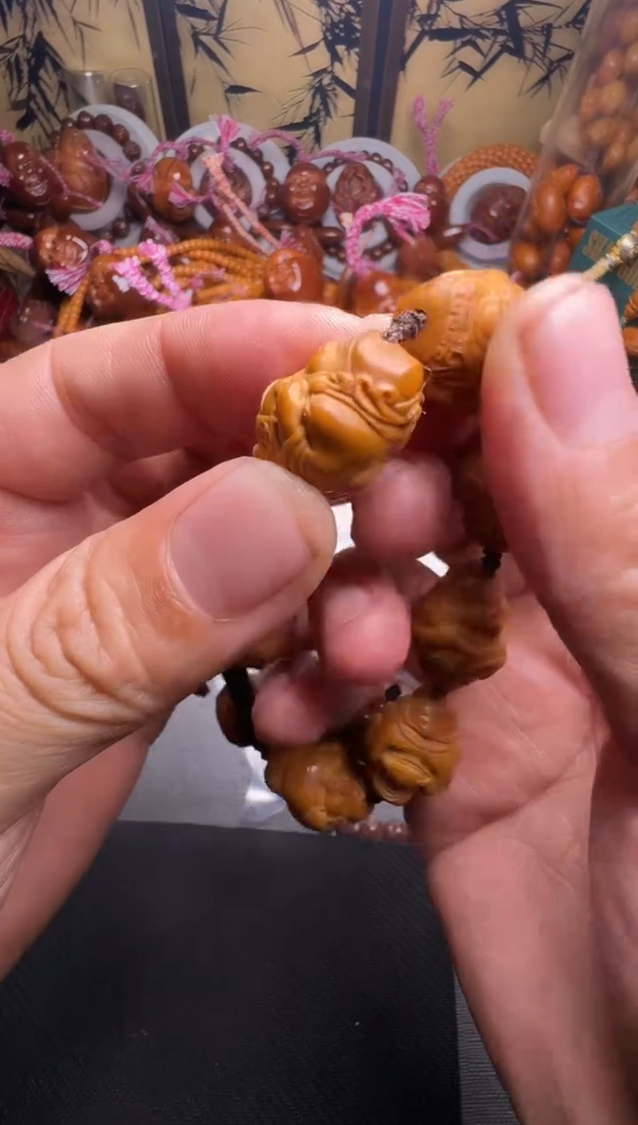 手串橄榄核念*站立八方来财