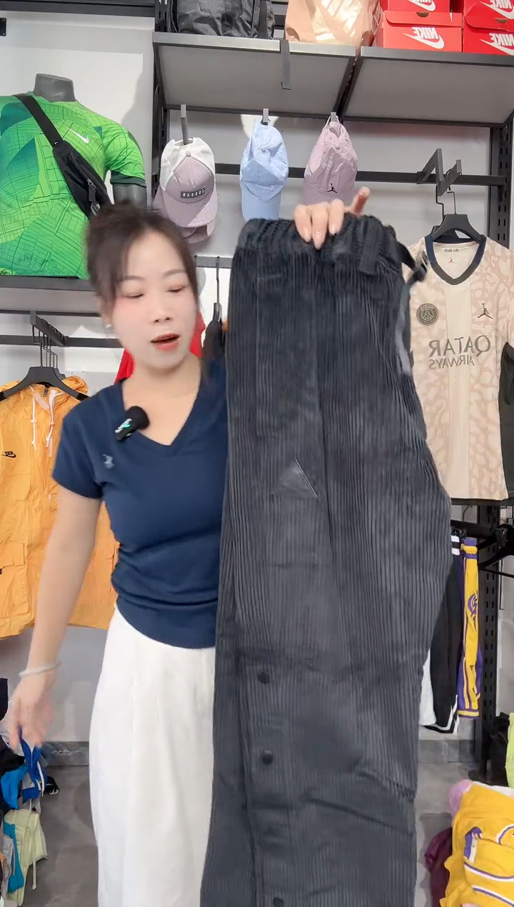 1402   编码 瑕疵款直播间过款为准 尺码M