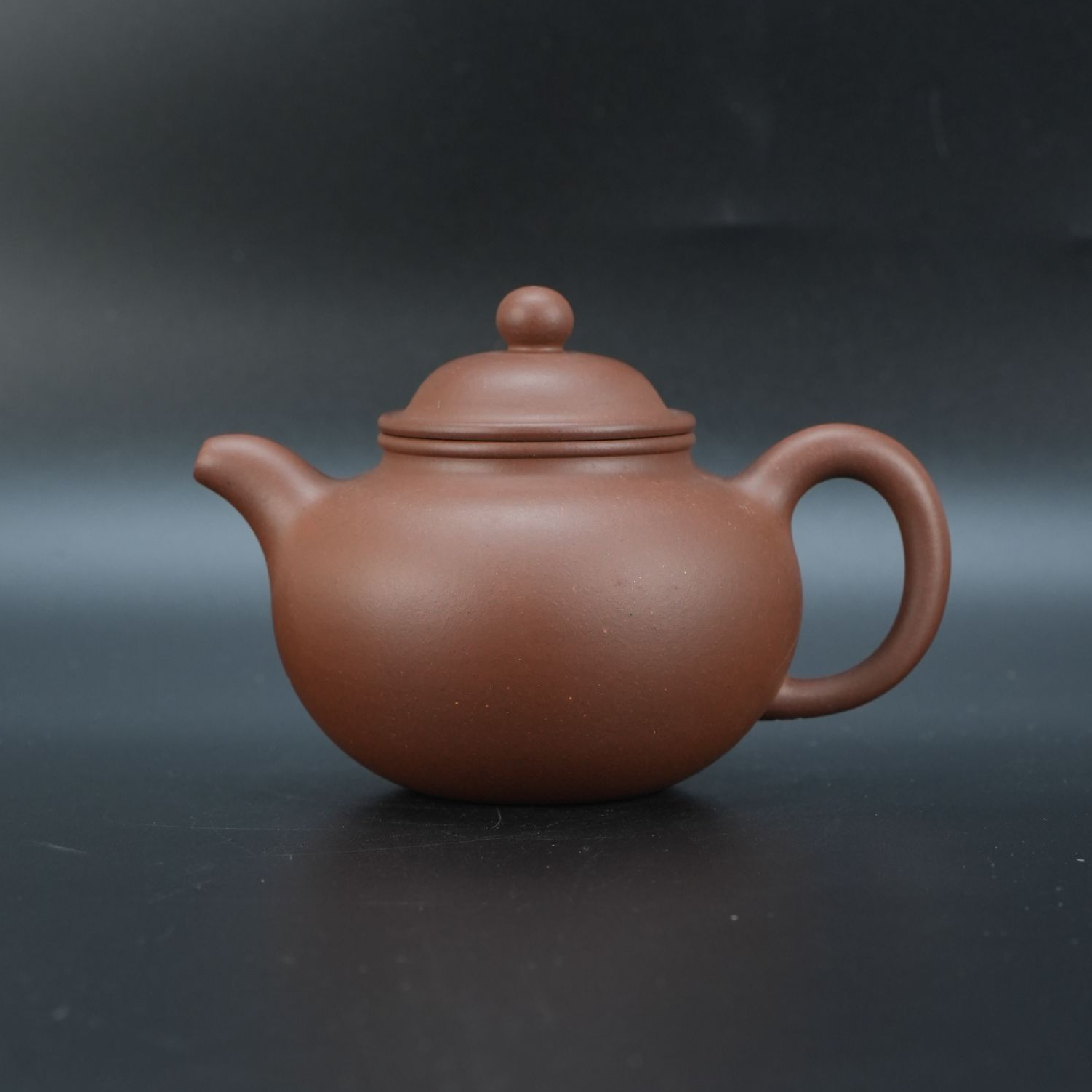 lot21217 747 屠暇英 紫砂底槽清莲子壶 270cc