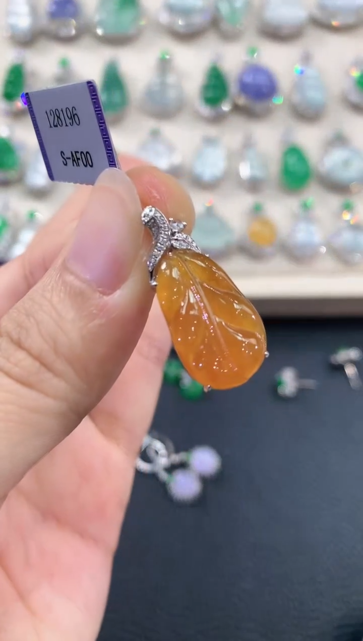 【闪购商品】翡翠吊坠(不含链)18K金镶嵌C30   