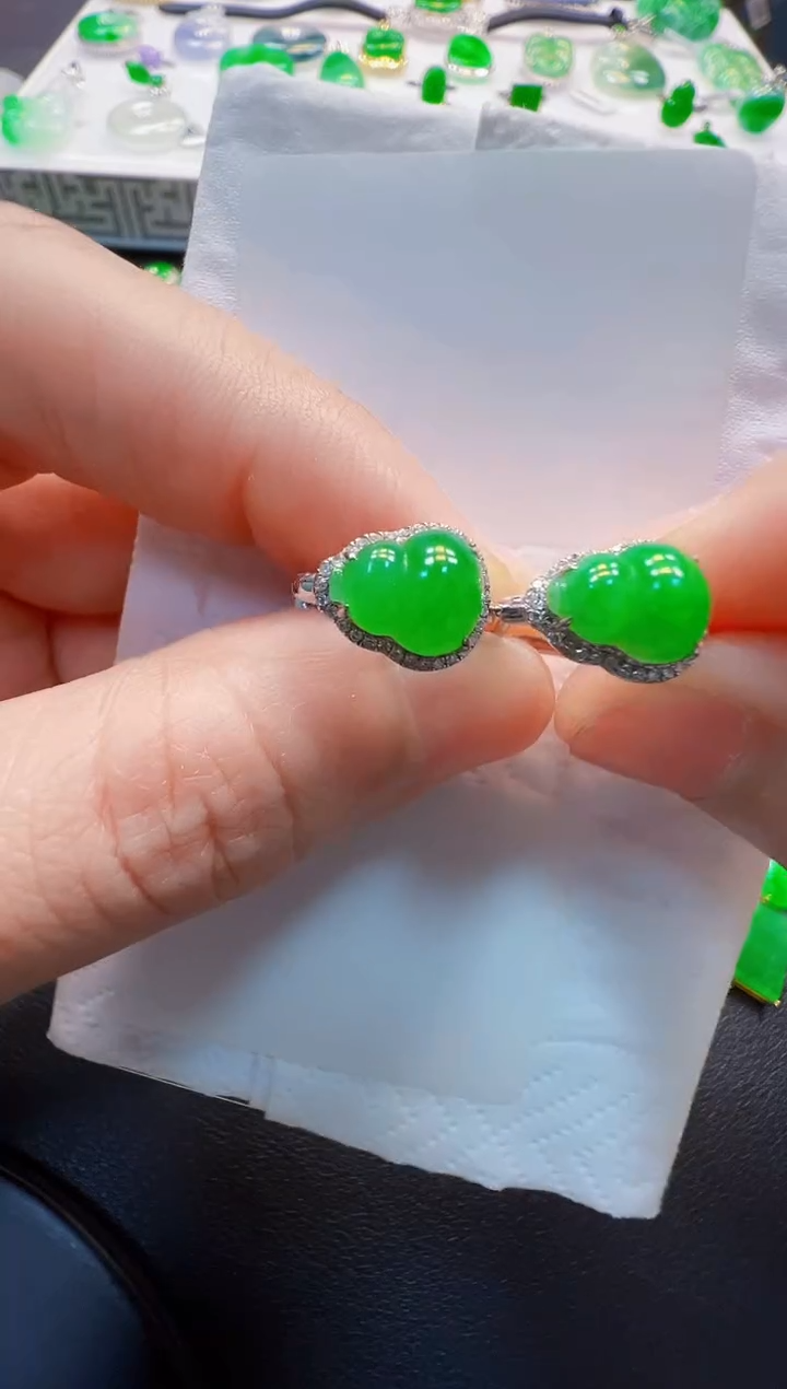 翡翠18K金镶嵌耳饰5600元
