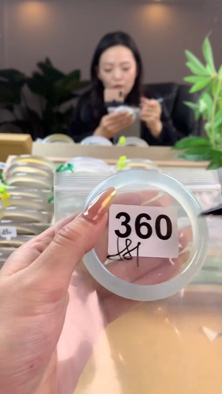 【闪购商品】玛瑙/玉髓手镯未镶嵌360