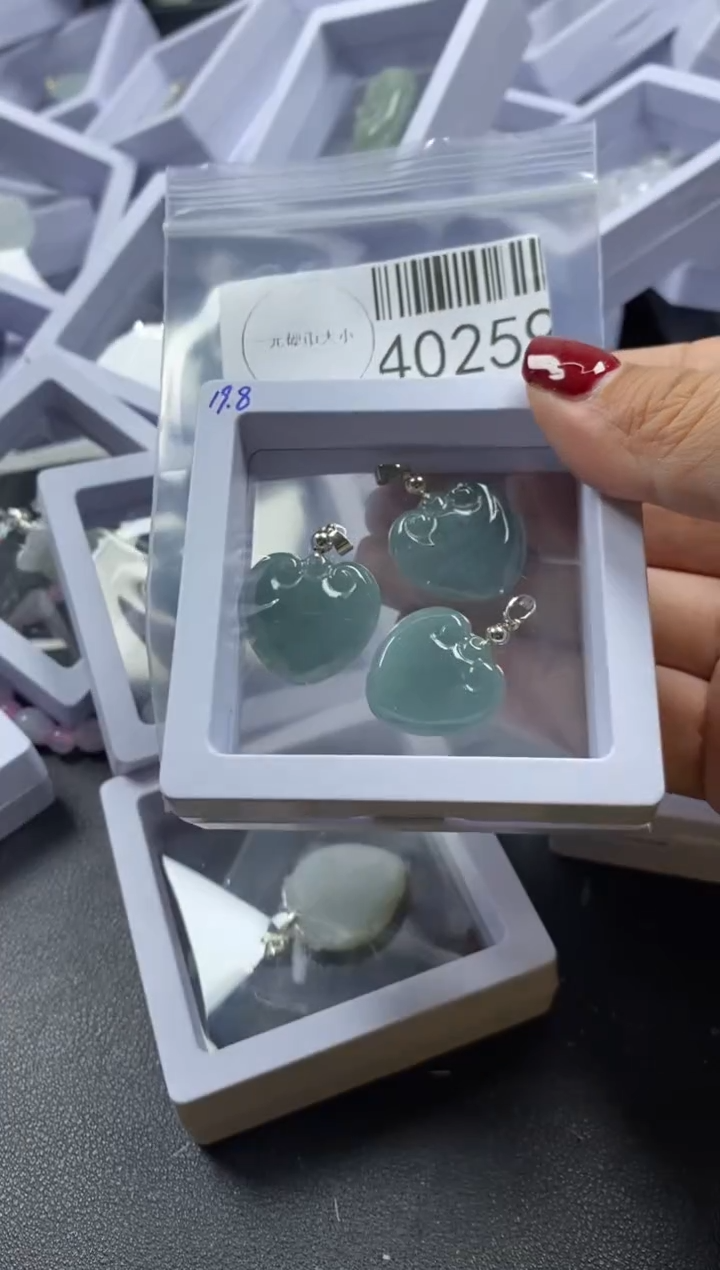 【闪购商品】翡翠吊坠(不含链)未镶嵌40259