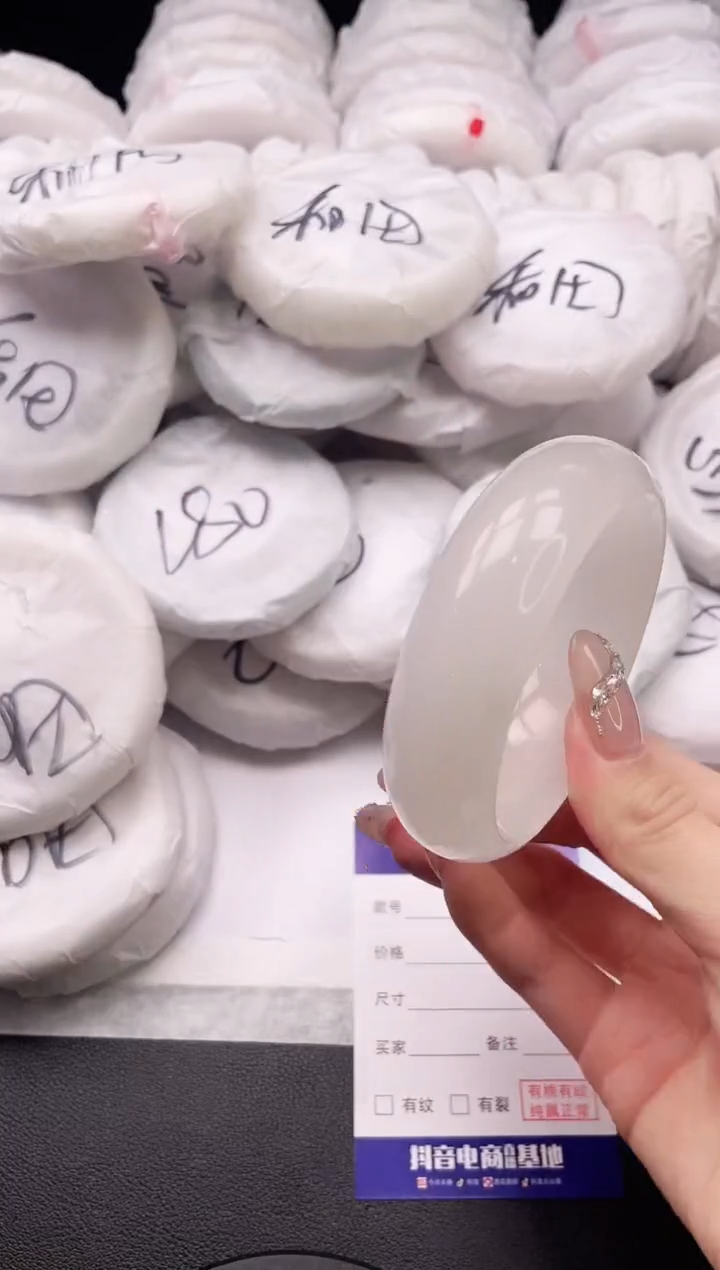 【闪购商品】石英质玉手镯未镶嵌6K171-58