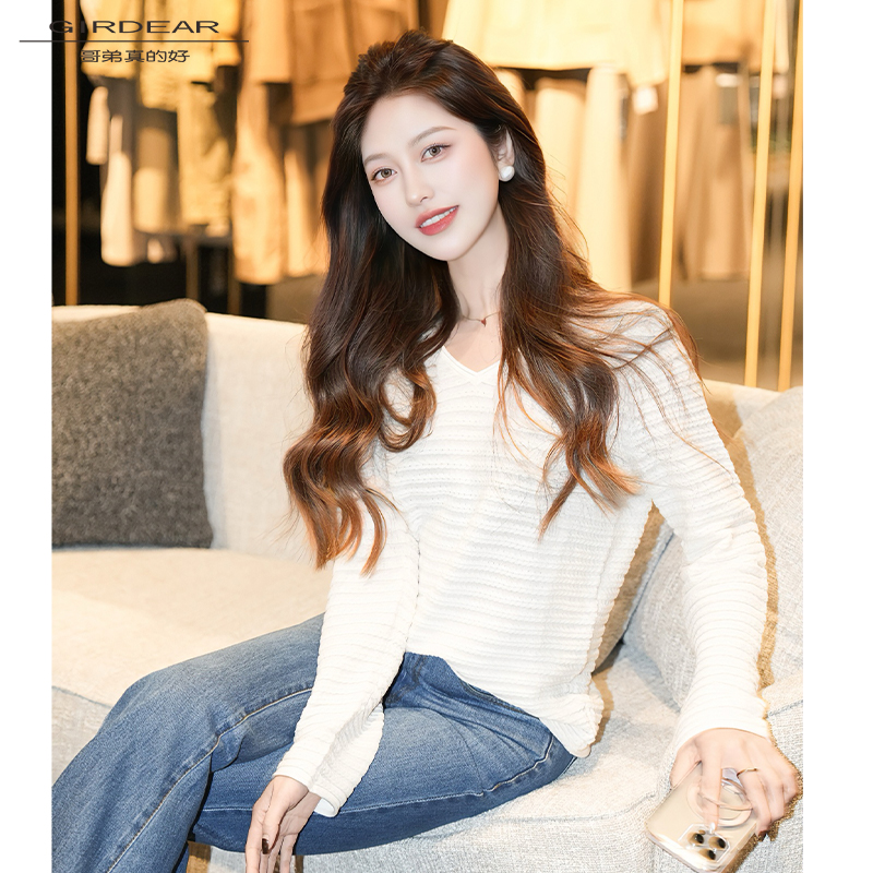 GIRDEAR/哥弟真的好简约时尚V领拐花绵羊毛套头长袖针织衫838005