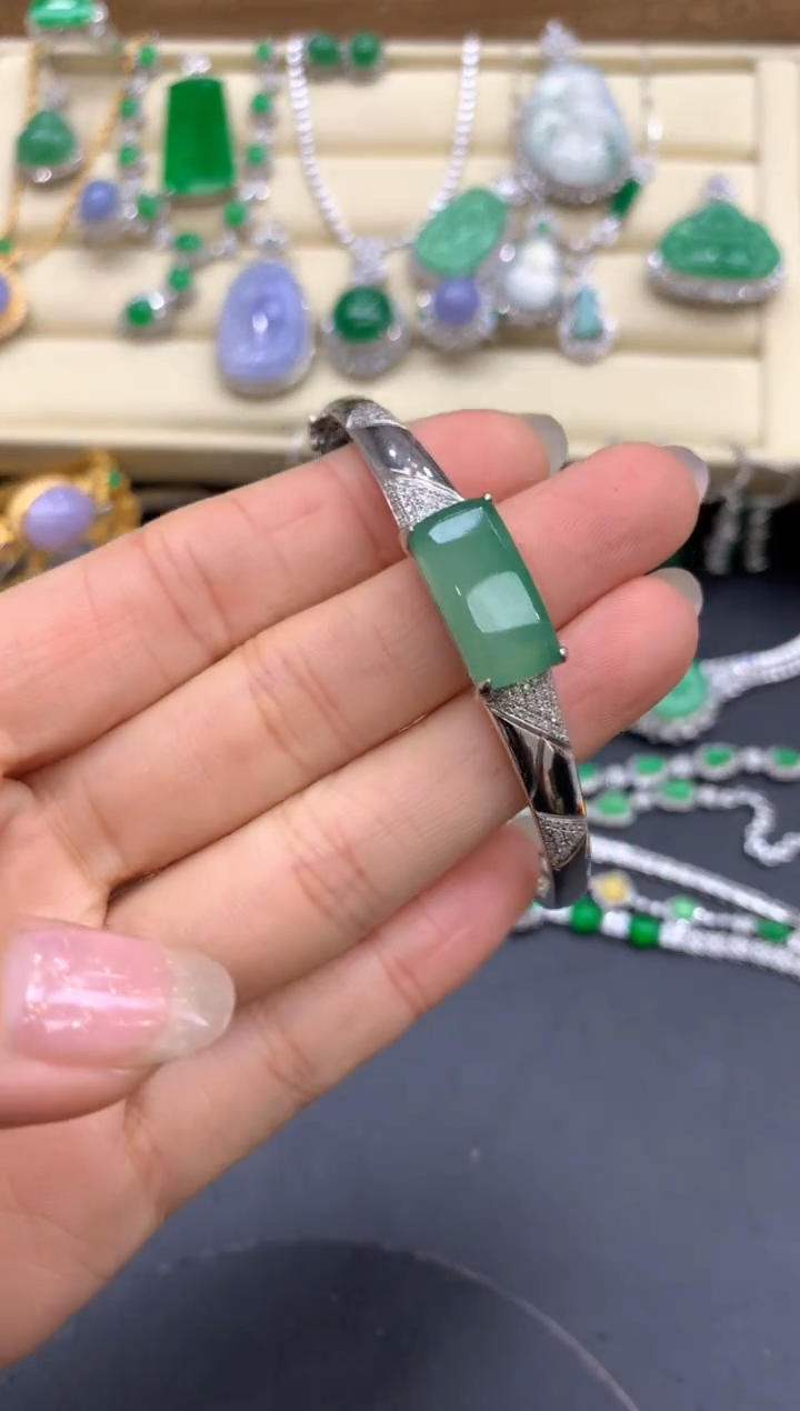 【闪购商品】翡翠手镯18K金镶嵌566-中国好珍宝