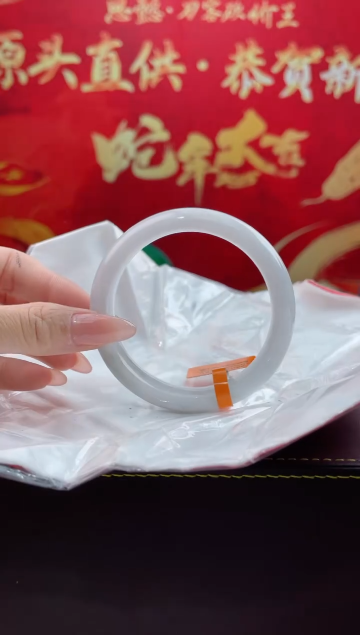 【闪购商品】翡翠手镯未镶嵌10翡翠手镯（微瑕）