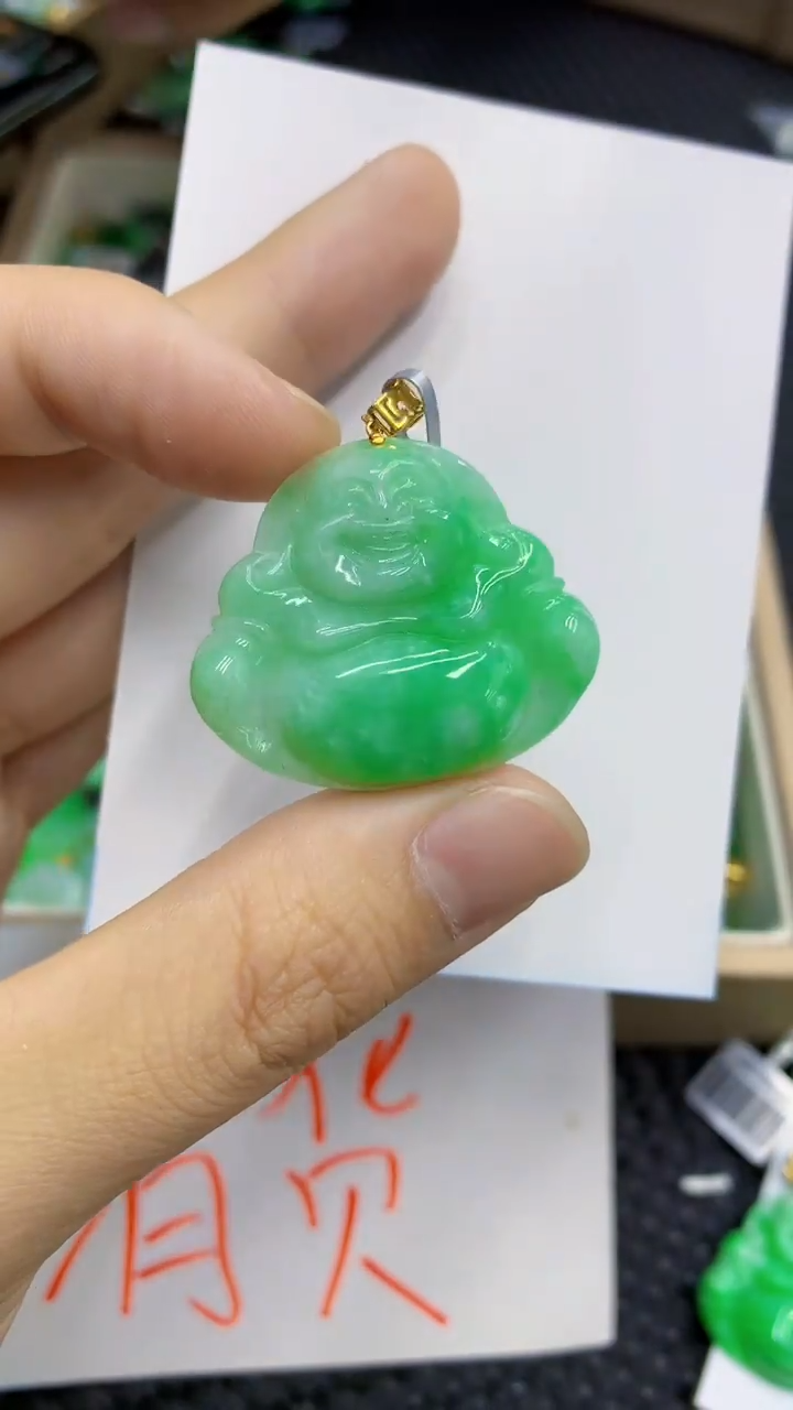 翡翠18K金镶嵌颈饰             1