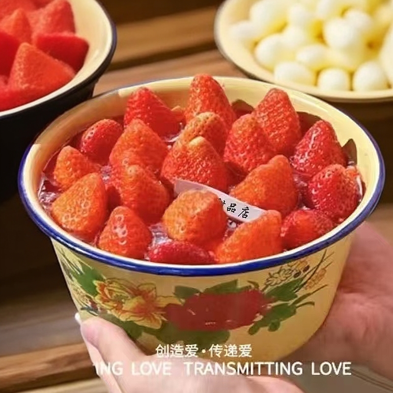 【搪瓷盆系列蛋糕】冬天的第一盆草莓车厘子蛋糕