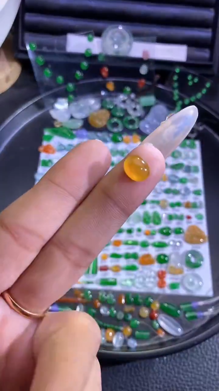 未镶嵌挂件翡翠蛋面