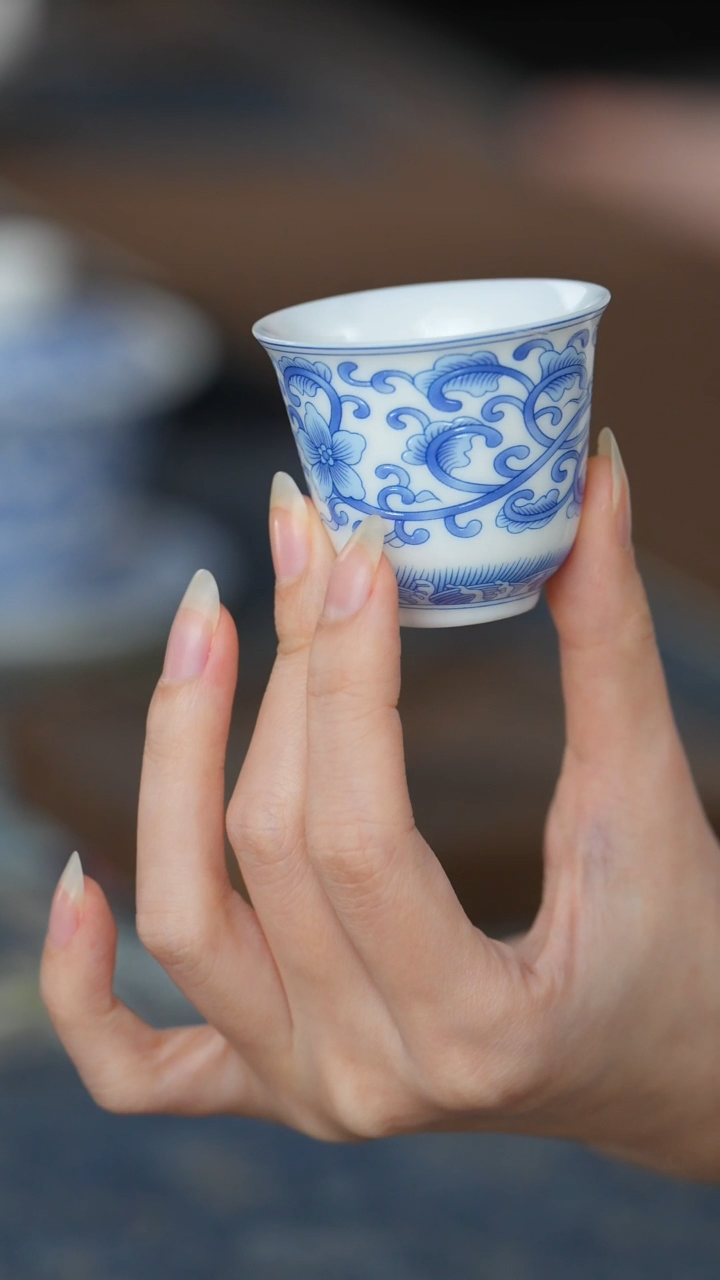 【闪购商品】【蓝堆缠枝莲客杯】【12西泠礼盒】