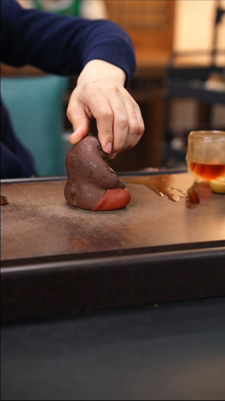 紫砂茶宠??紫砂社会猪小刻字