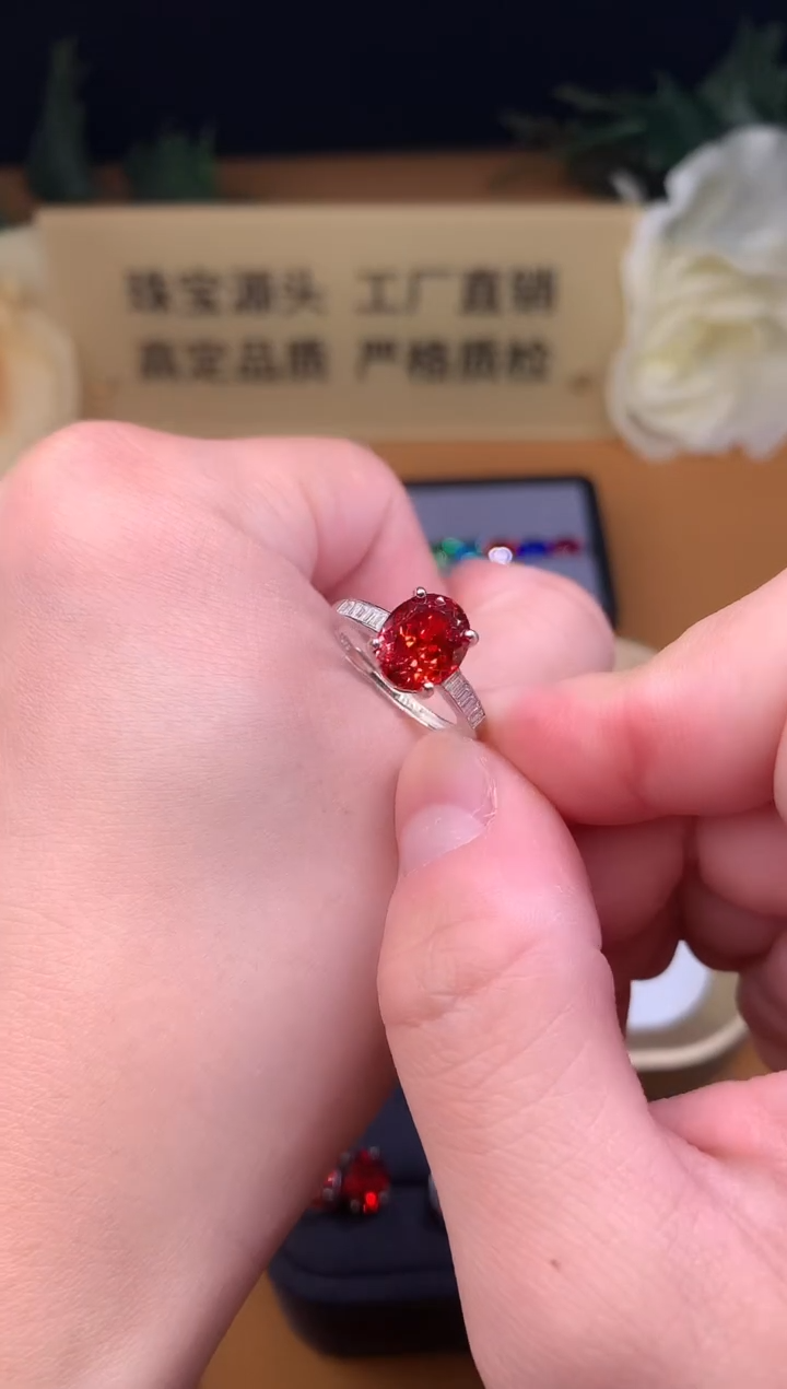 银S925镶嵌戒指红色碧玺3333