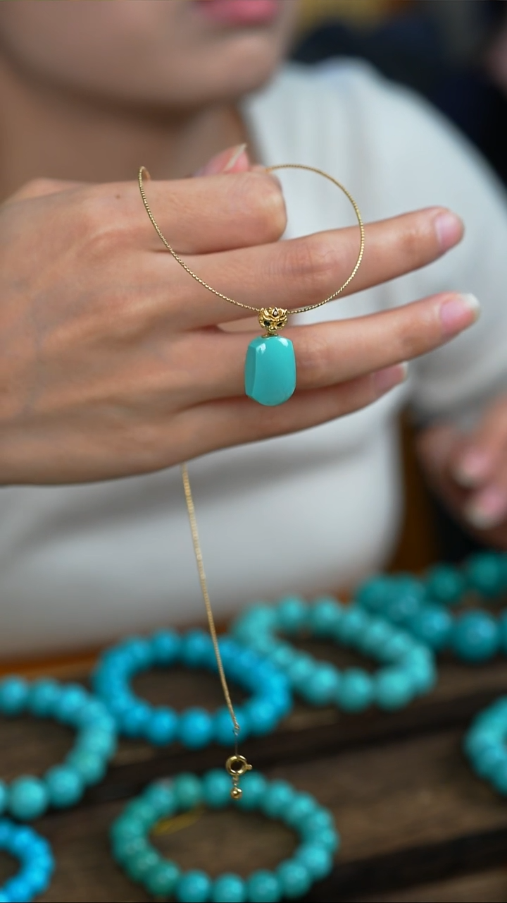 18K金镶嵌绿松石吊坠无事牌