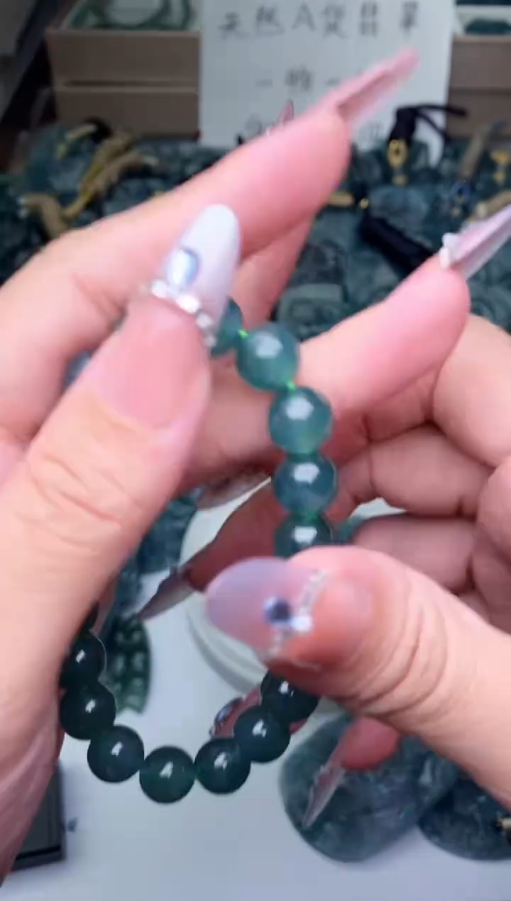 颈饰未镶嵌翡翠          