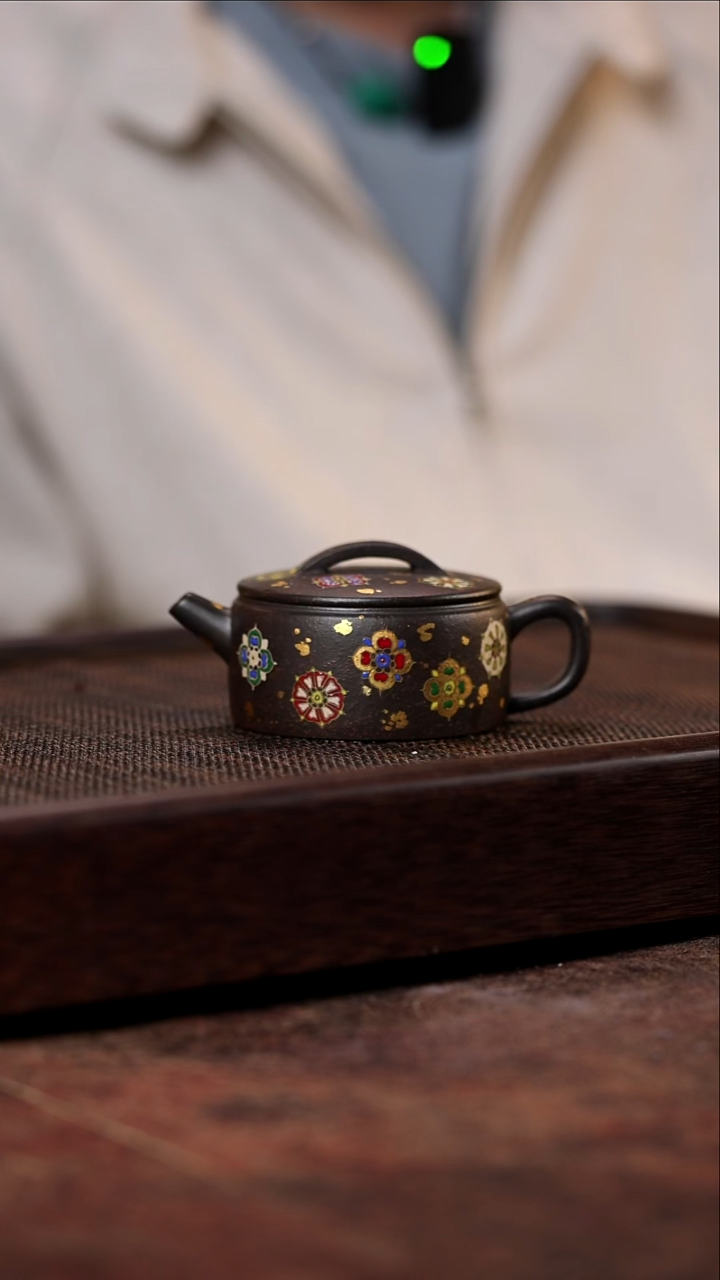 宜兴紫砂宝相纹汉瓦