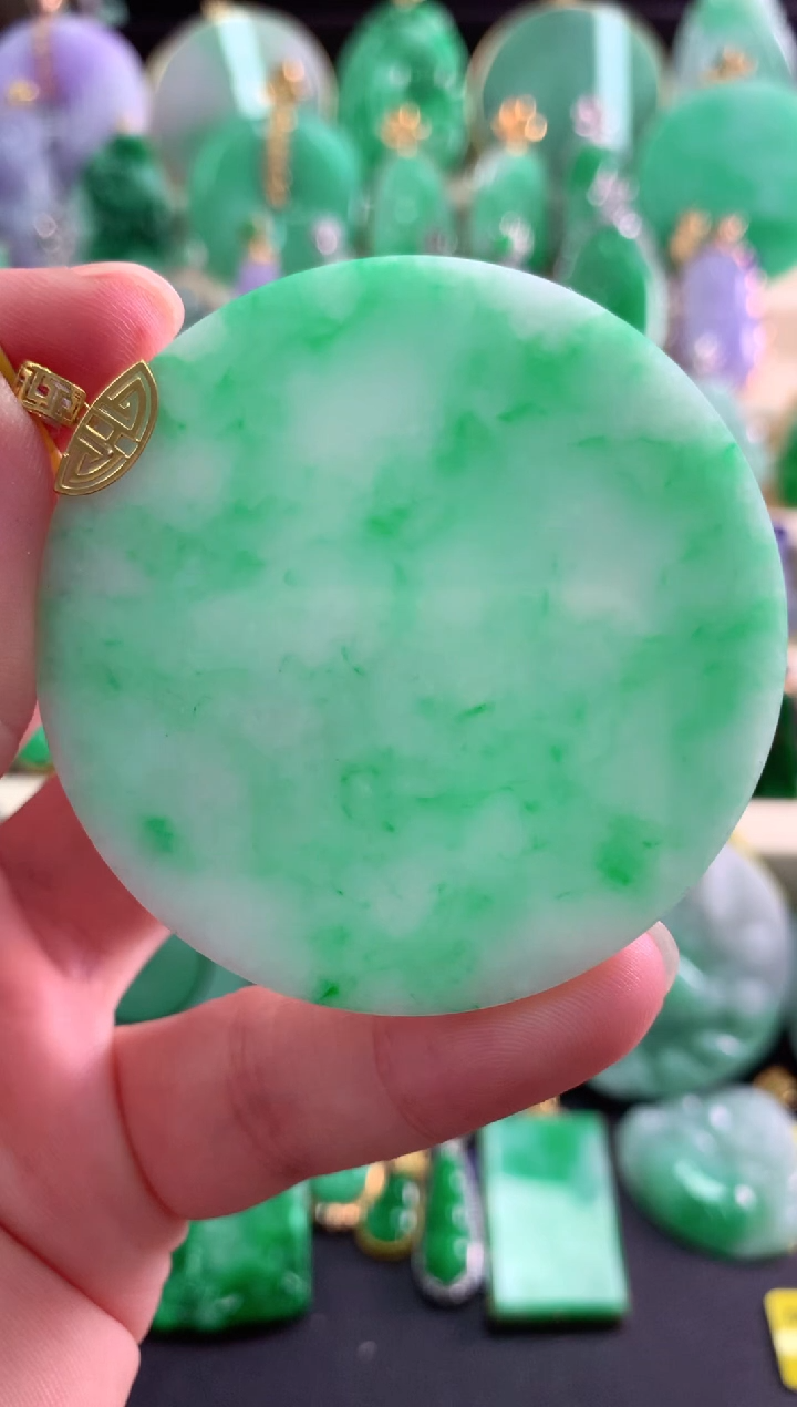 颈饰18K金镶嵌翡翠挂件